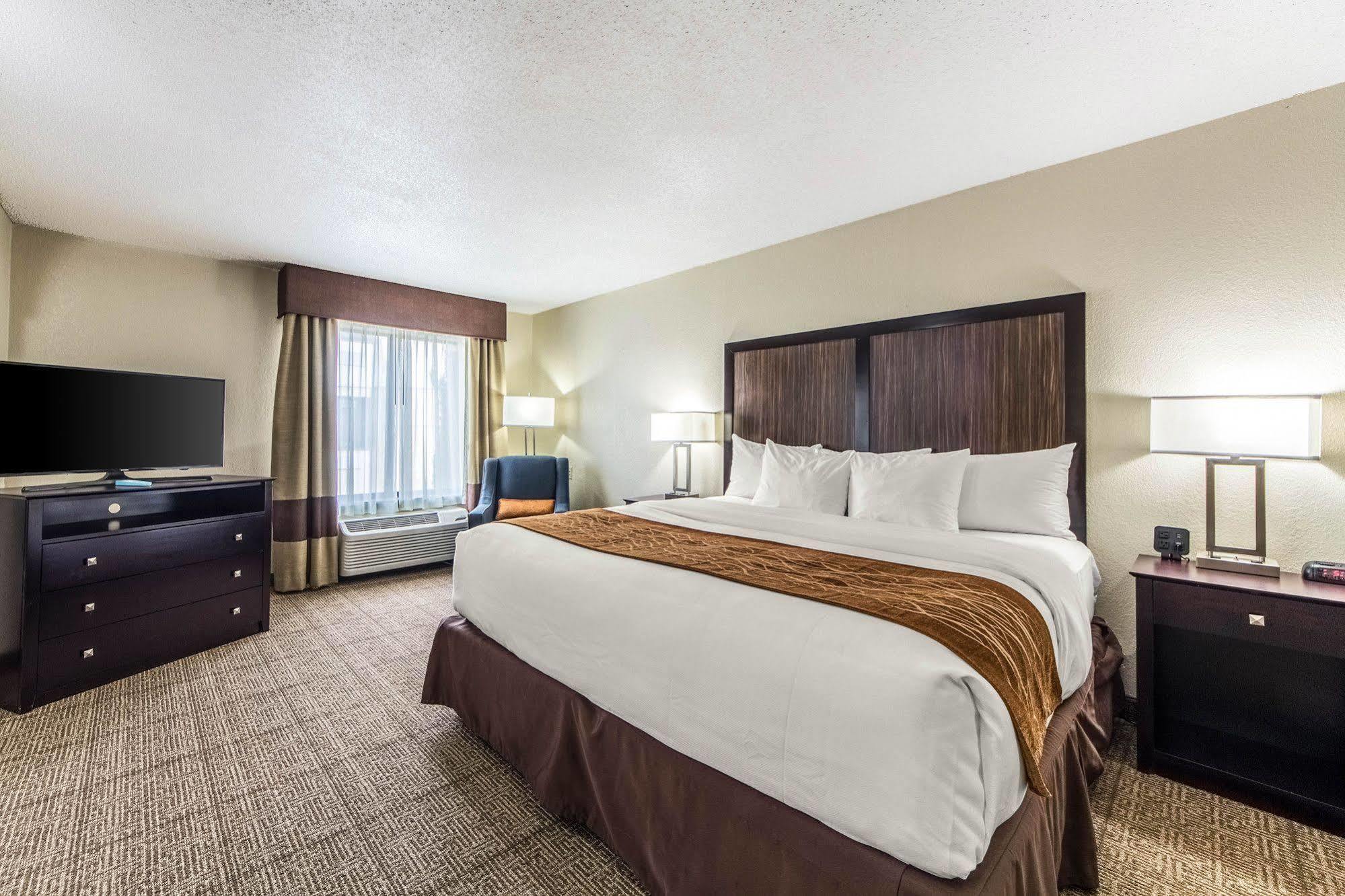 Comfort Inn Dallas Park Central Exteriér fotografie